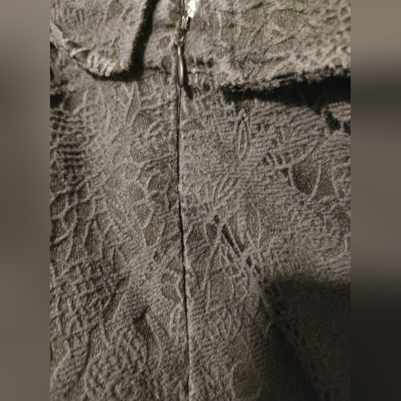 Cute lace up ruffled mini skirt - Picture 3 of 5